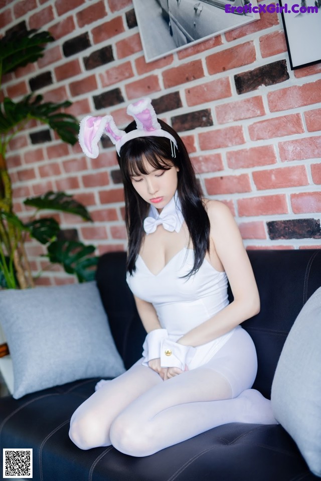 Lee Ahrin 이아린, [BLUECAKE] WHITE & BLACK BUNNY Set.01 No.814597