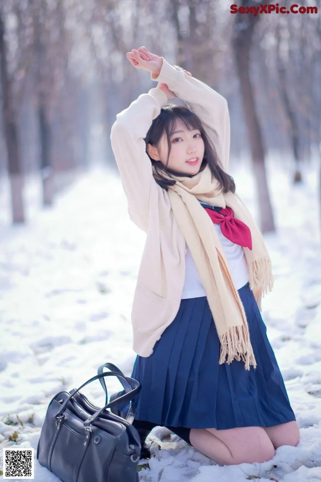 Coser@周叽是可爱兔兔 Vol.028: 雪景JK (15 photos) No.6f5455